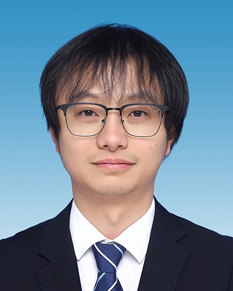 陆 鑫