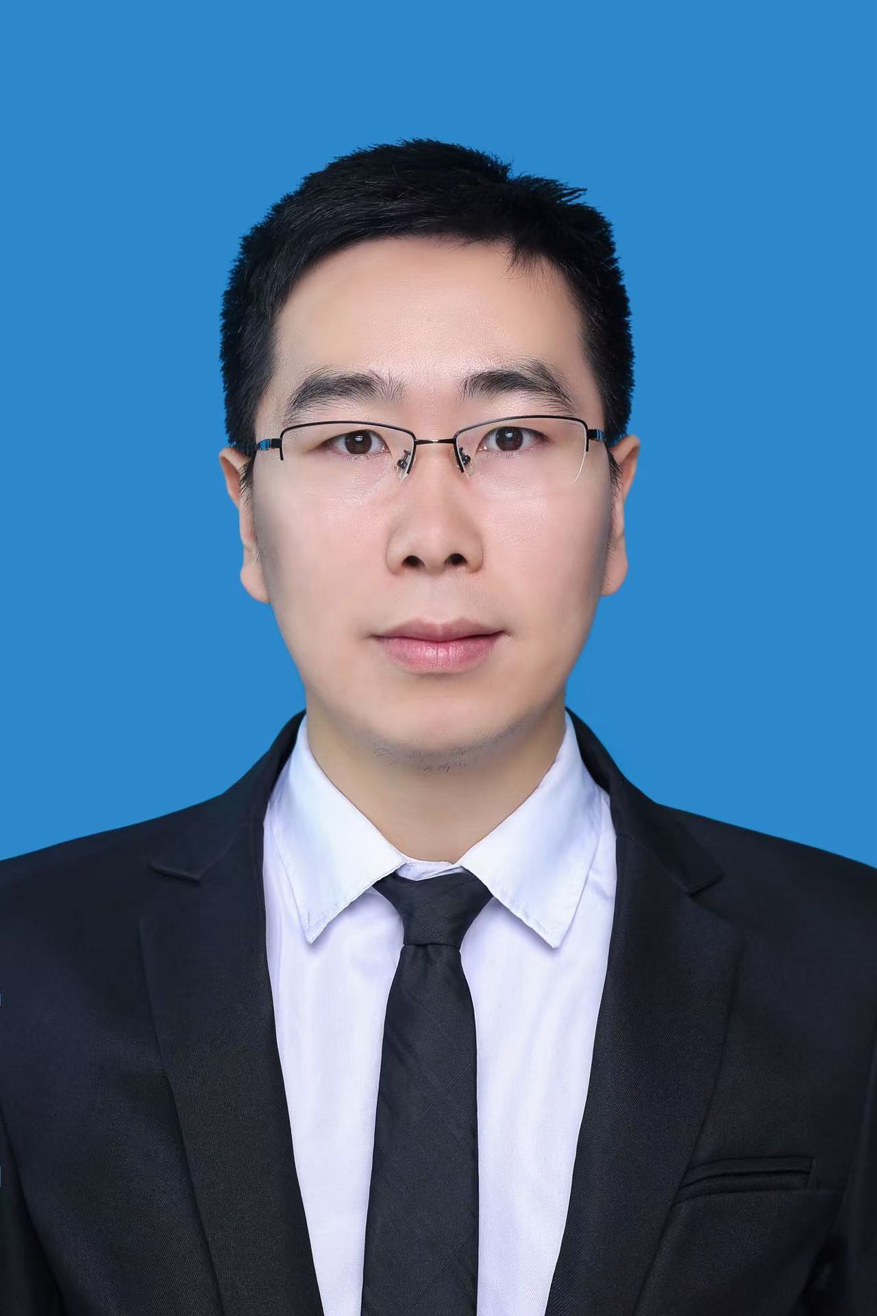 李必磊