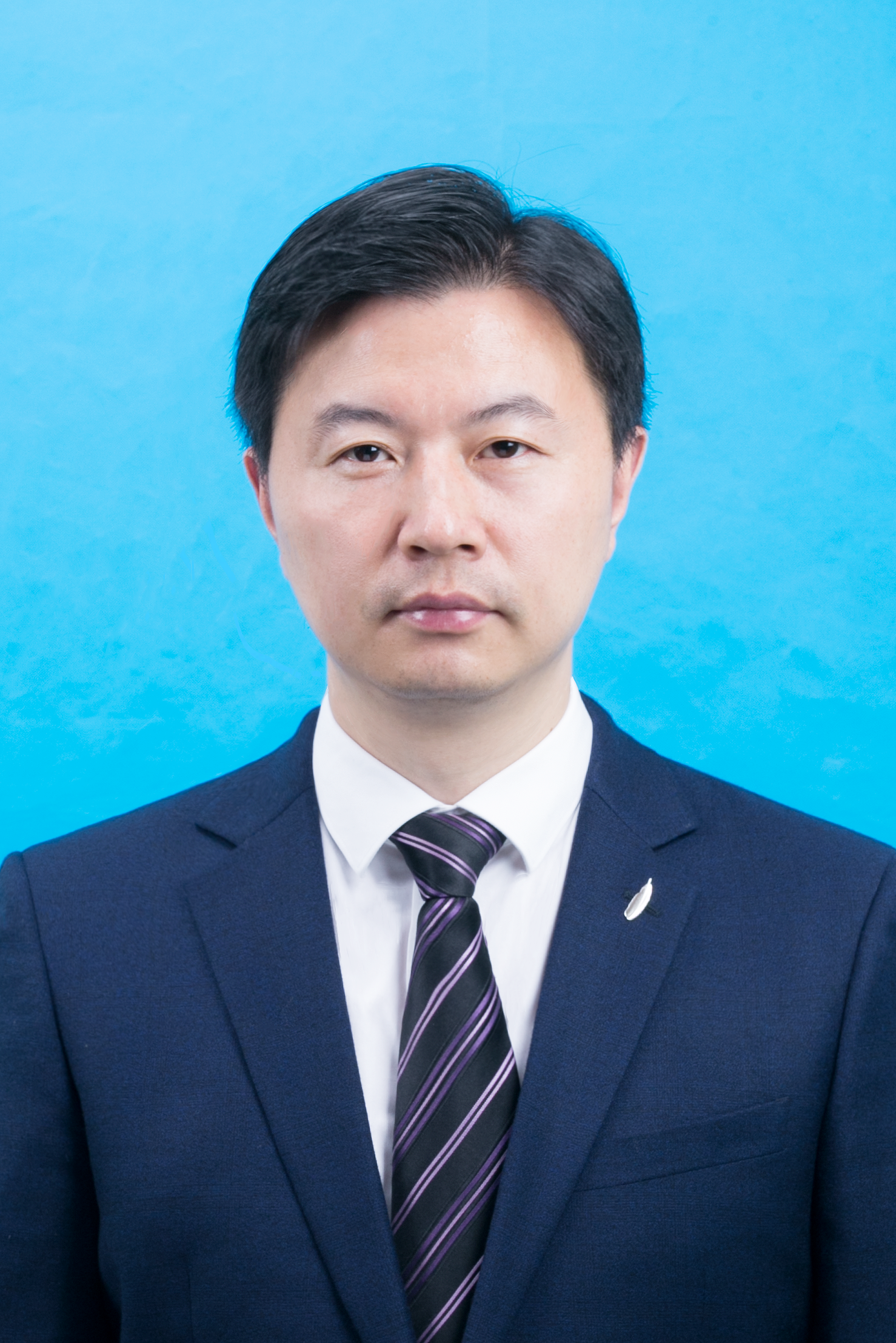 夏强伟