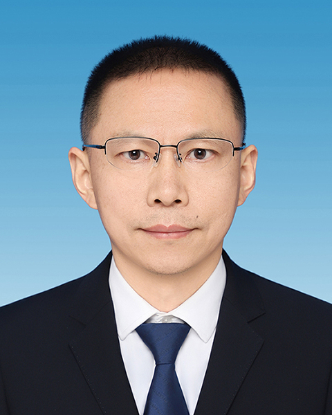 谭  平