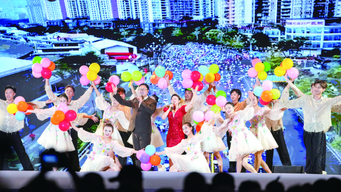 精彩演出 记者 汪媛颖 摄.png